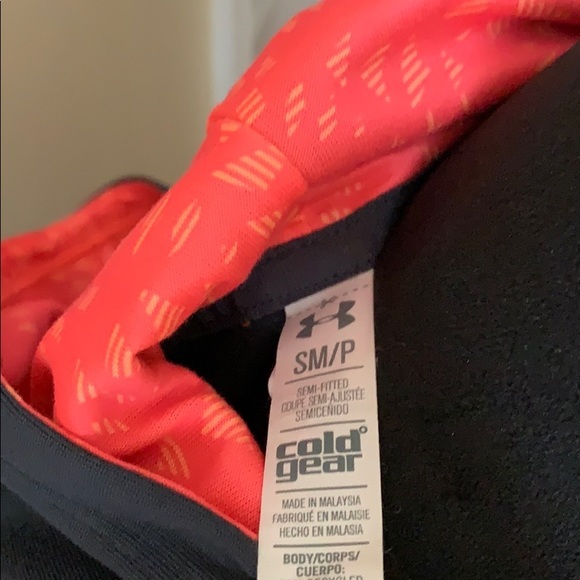 UNDER ARMOR ladies long sleeve hooded tee - Picture 7 of 7